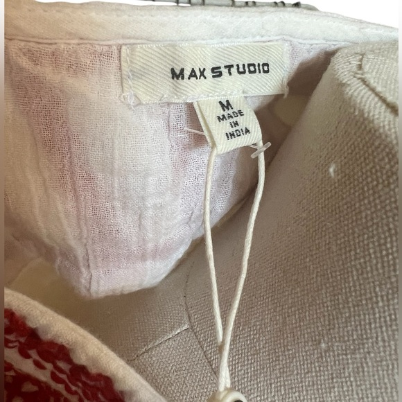 Max Studio NWT bohemian blouse with embroidery on yoke and flowy arms size med - Picture 5 of 8